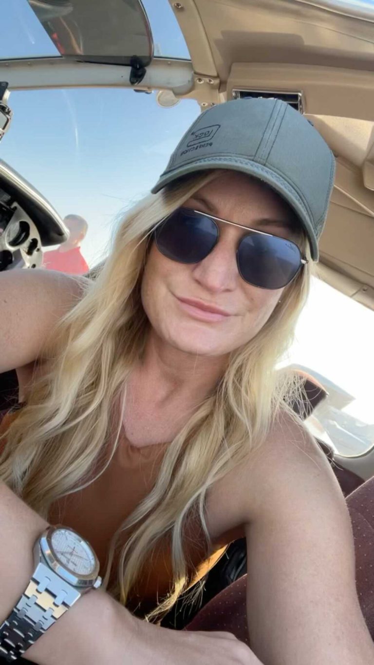 Pacey selfie with cap and sunglasses on Instagram @paceyshunter